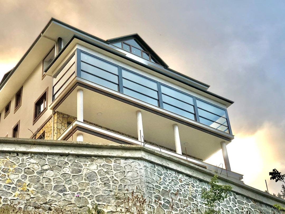 Giyotin Cam Sistemleri ile Modern Mimari Yaşam Alanları